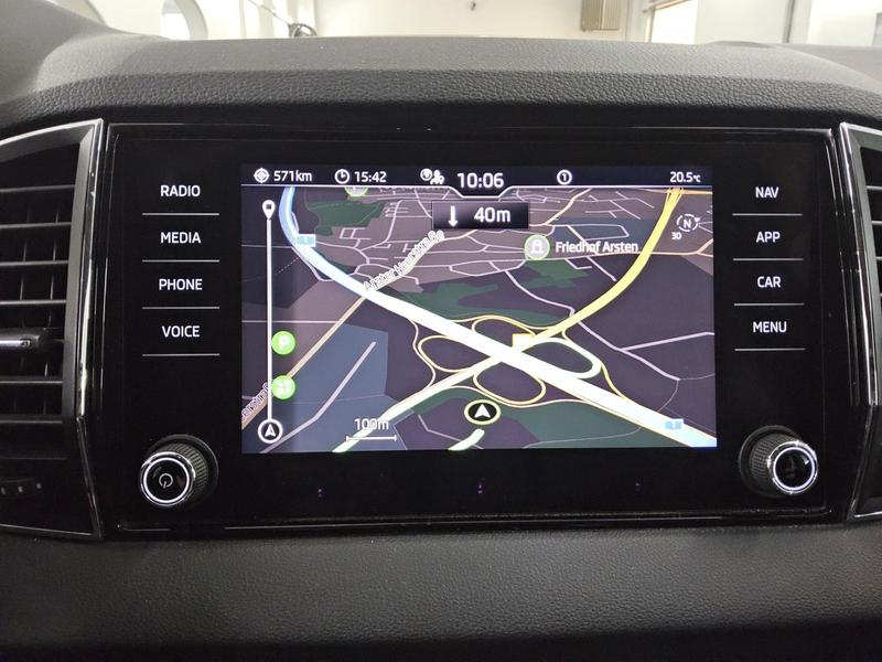 Skoda Karoq 1.5 TSI Clever Navi LED RFK Shz — photo 7
