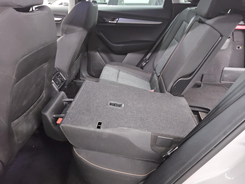 Skoda Karoq 1.5 TSI Clever Navi LED RFK Shz — photo 12