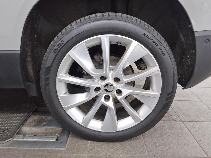Skoda Karoq 1.5 TSI Clever Navi LED RFK Shz — photo 10