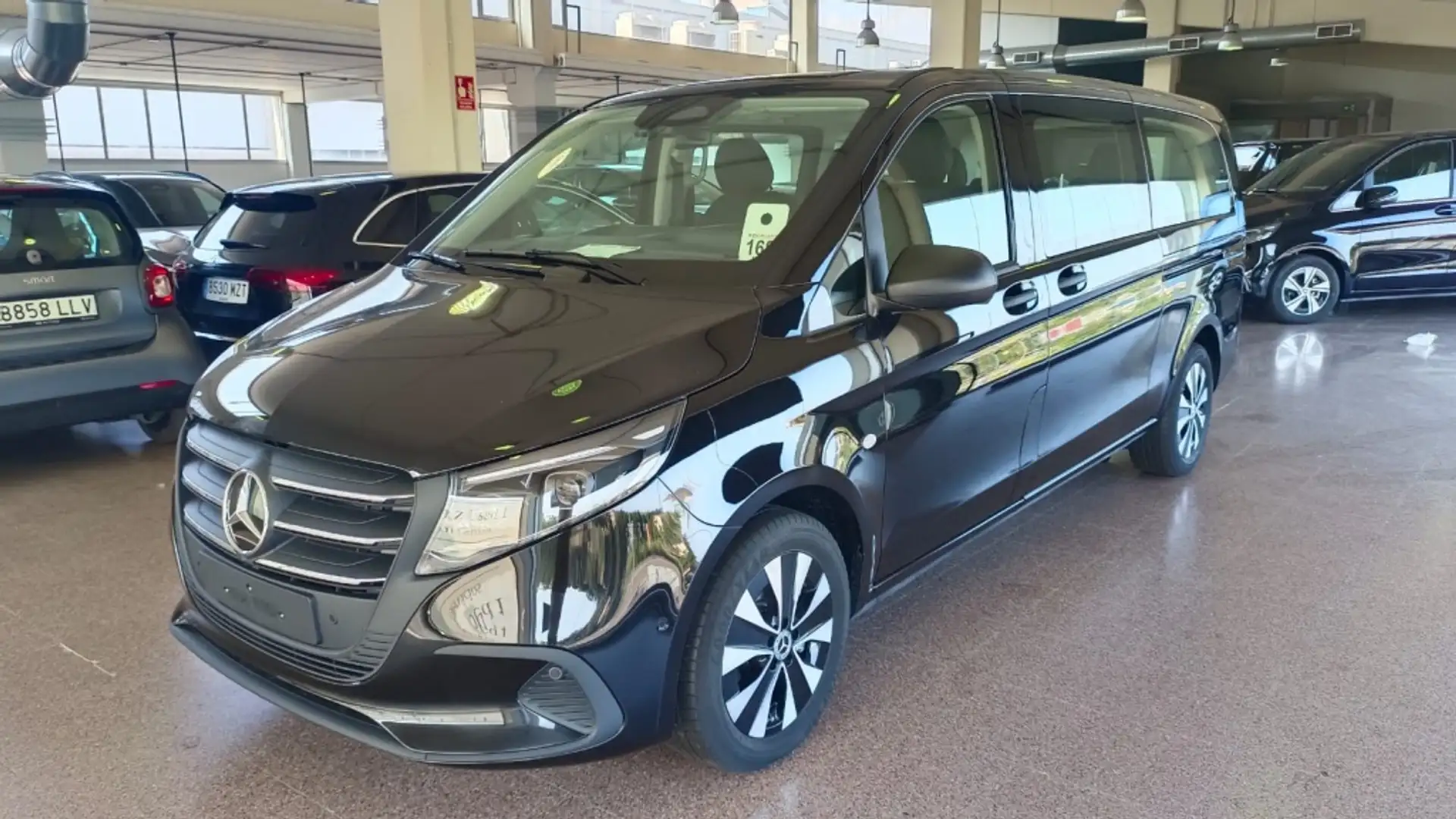Mercedes-Benz Vito Tourer 116 CDI Select Extralarga 9G-Tronic Negro - 2