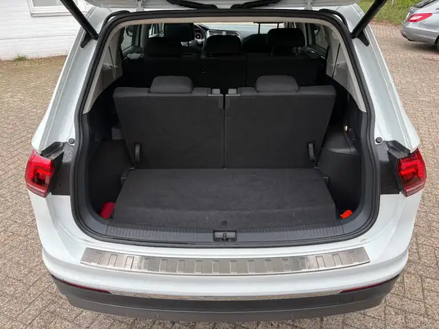 Volkswagen Tiguan Allspace view 7