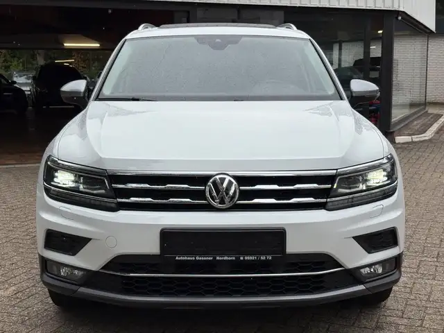 Volkswagen Tiguan Allspace view 3