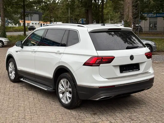 Volkswagen Tiguan Allspace view 5