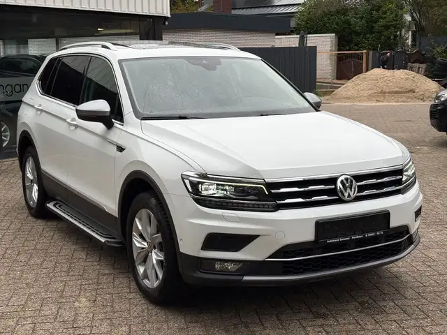 Volkswagen Tiguan Allspace view 2