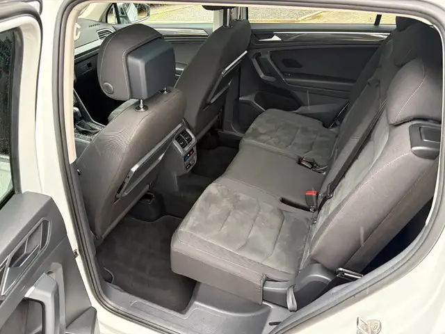 Volkswagen Tiguan Allspace view 12