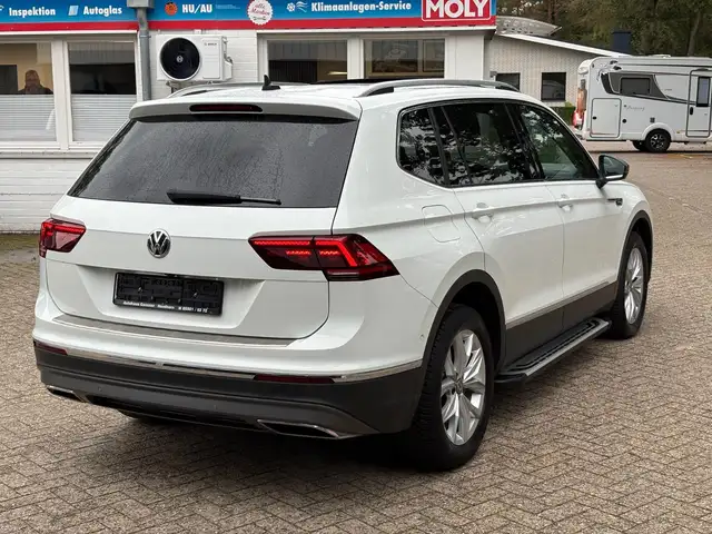 Volkswagen Tiguan Allspace view 6