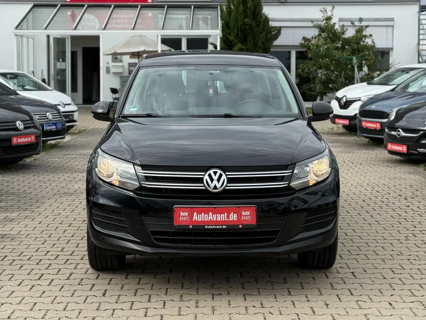 Volkswagen Tiguan 1.4TSI Trend & Fun BMT*AHK*SHZ*PDC*BT* Negro - 2