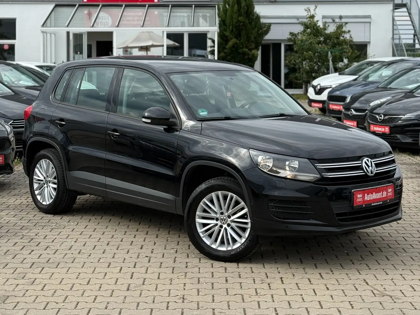 Volkswagen Tiguan 1.4TSI Trend & Fun BMT*AHK*SHZ*PDC*BT* Negro - 1