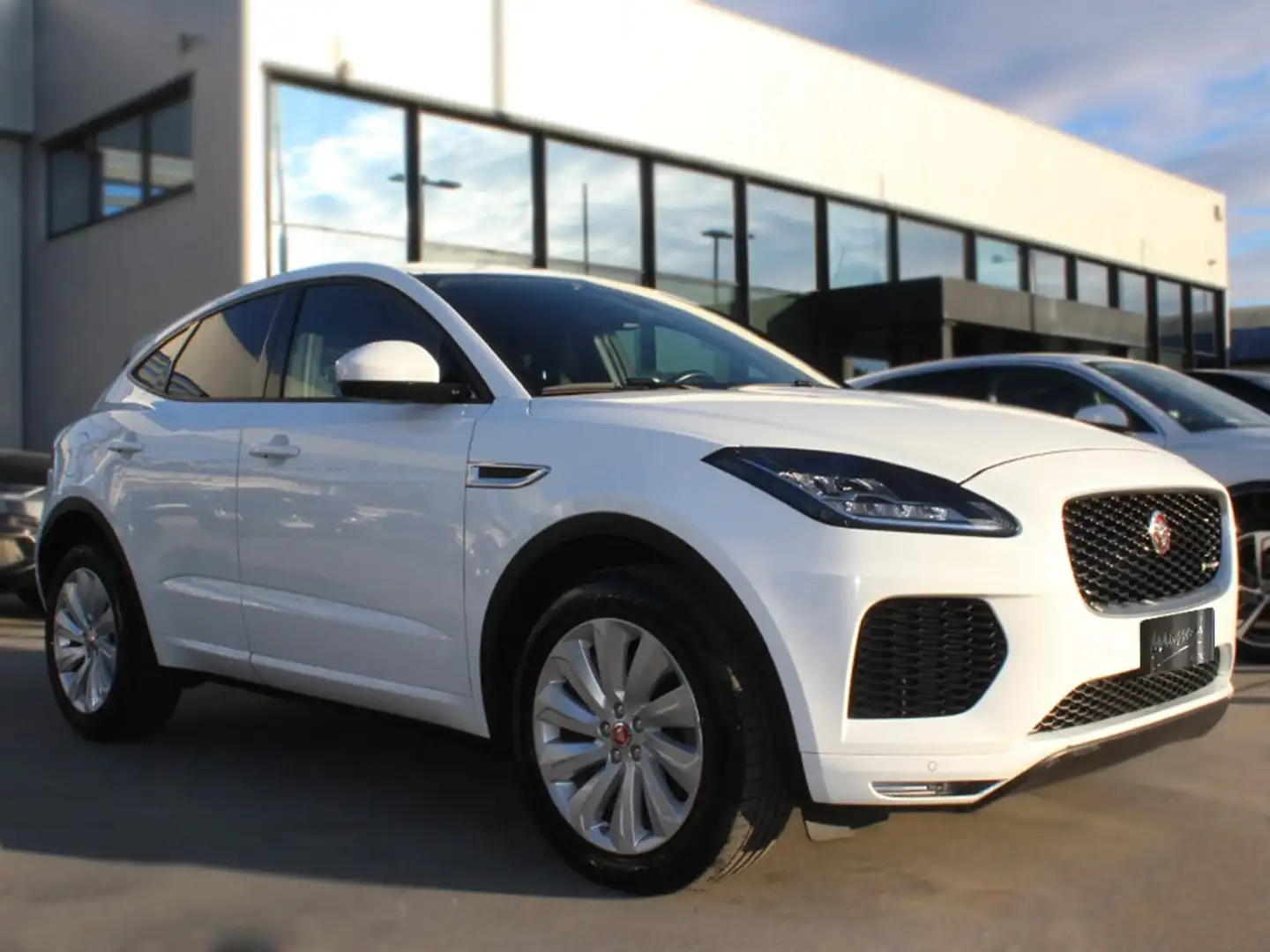 Jaguar E-Pace 2.0d i4 R-Dynamic awd 150cv auto my19 Blanc - 1