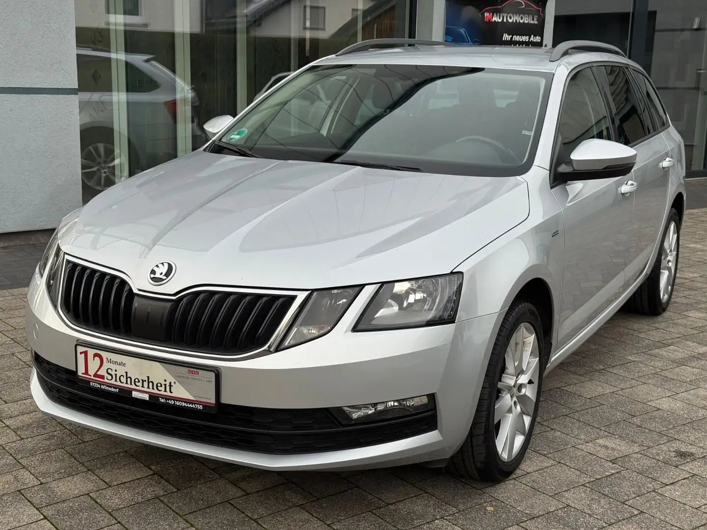 Skoda Octavia 2.0 TDI DSG Combi Clever*AHK*NAVI Silber - 1