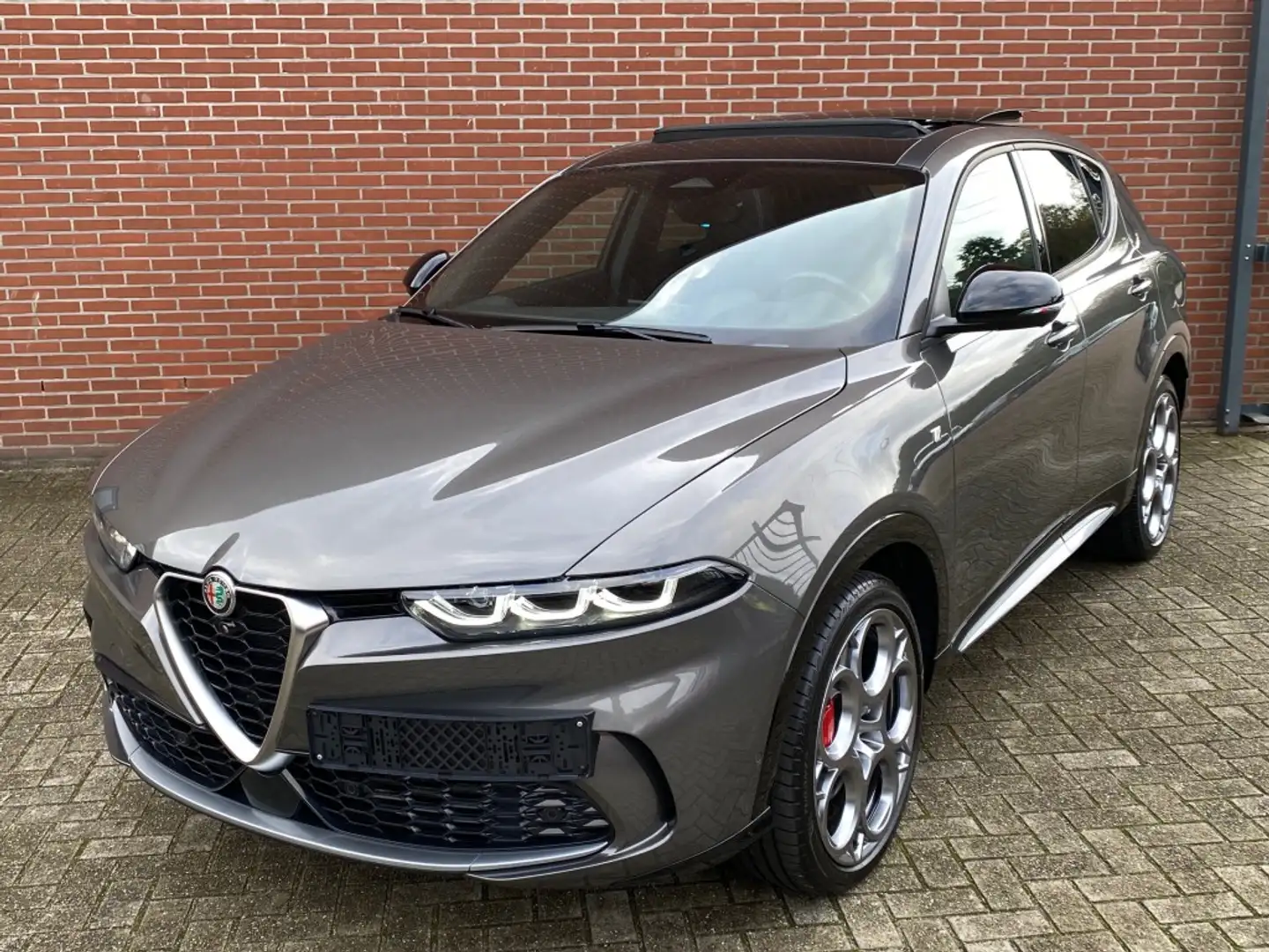 Alfa Romeo Tonale 1.3T PHEV TRIBUTO I. NAV ADAPT-CRUISE SCHUIFKANTEL Gris - 2