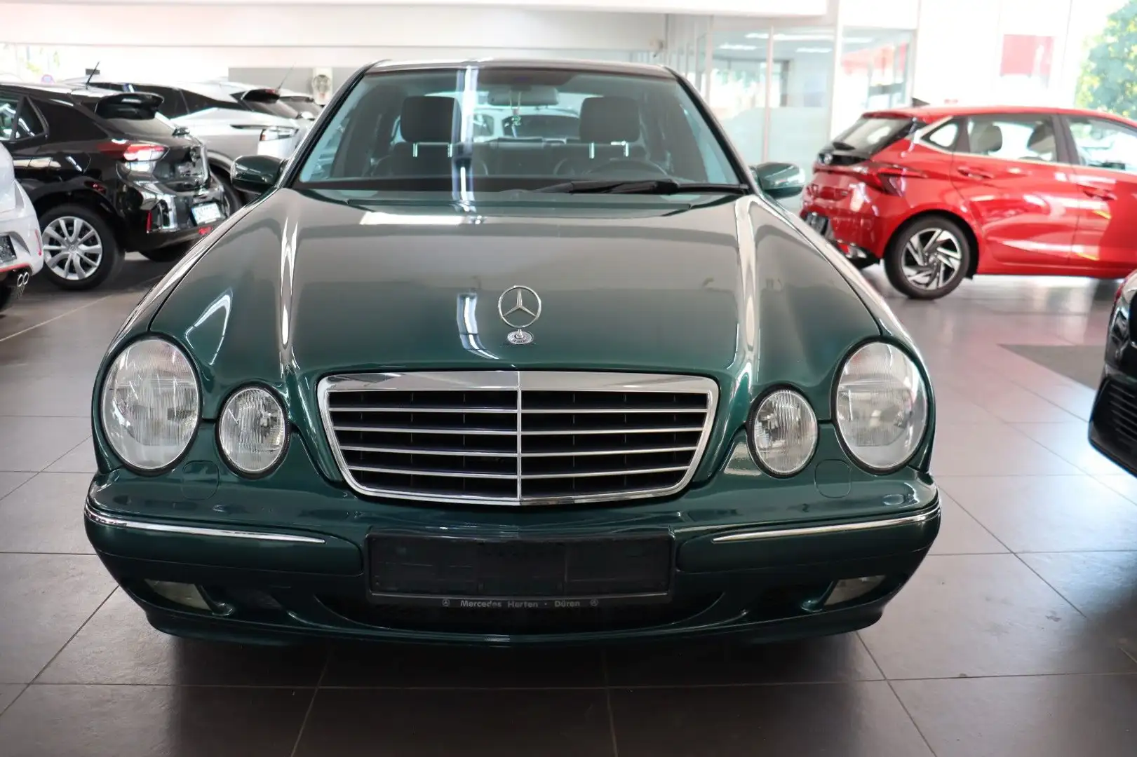 Mercedes-Benz E 280 AVANTGARDE aus 2. Hand Grün - 2