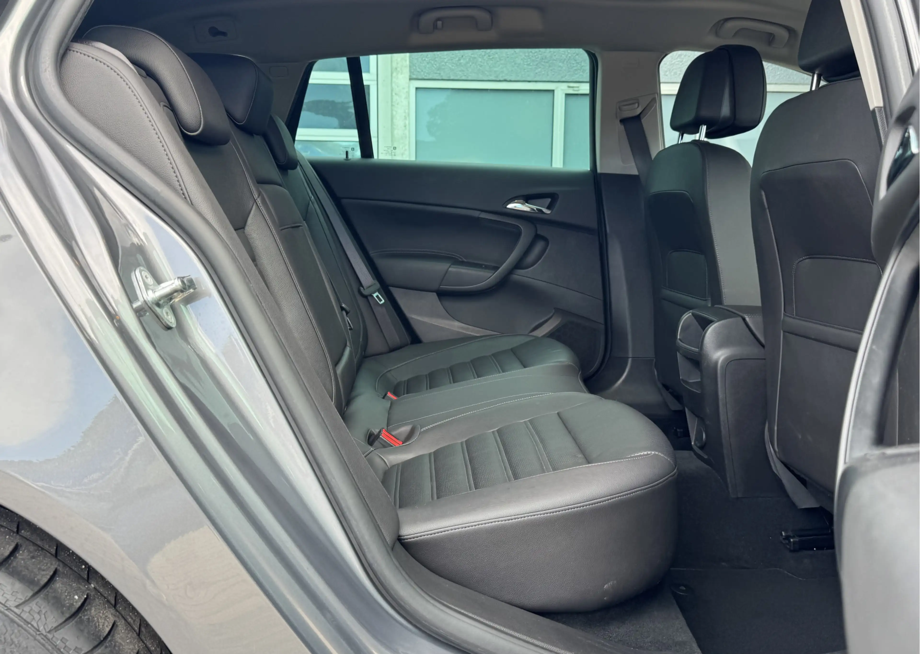 Opel Insignia Sports Tourer 1.6 T BUSINESS+ | NL-AUTO! | 1E EIGE — photo 28