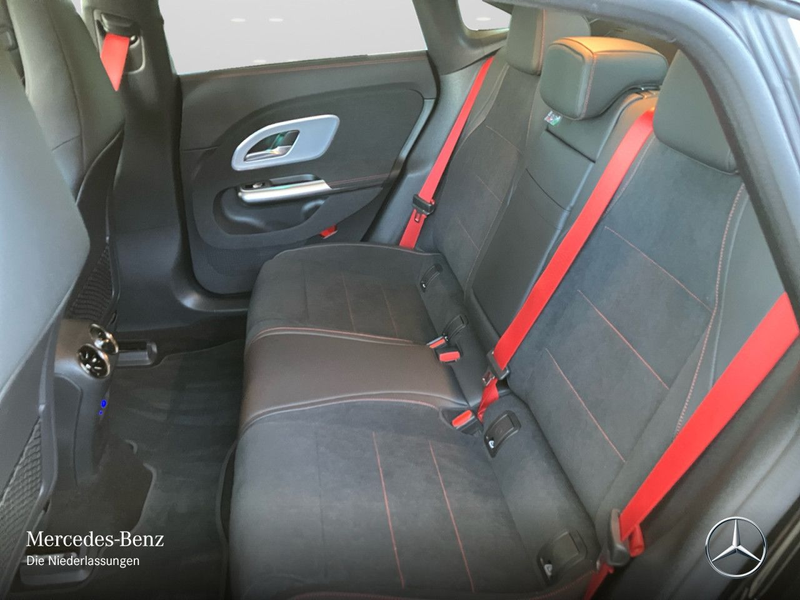 Mercedes-Benz CLA 250 AMG Pano Multibeam Distr. Night Kamera PTS — photo 12