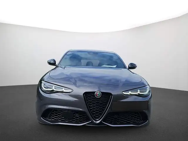 Alfa Romeo Giulia view 3
