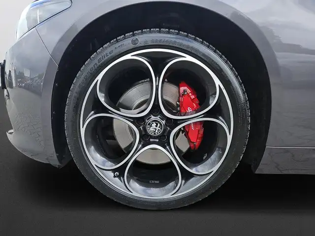 Alfa Romeo Giulia view 9