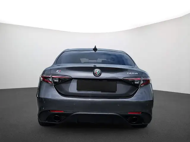Alfa Romeo Giulia view 4