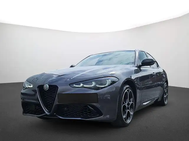 Alfa Romeo Giulia view 2