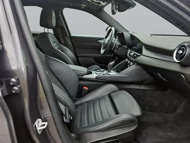 Alfa Romeo Giulia view 12