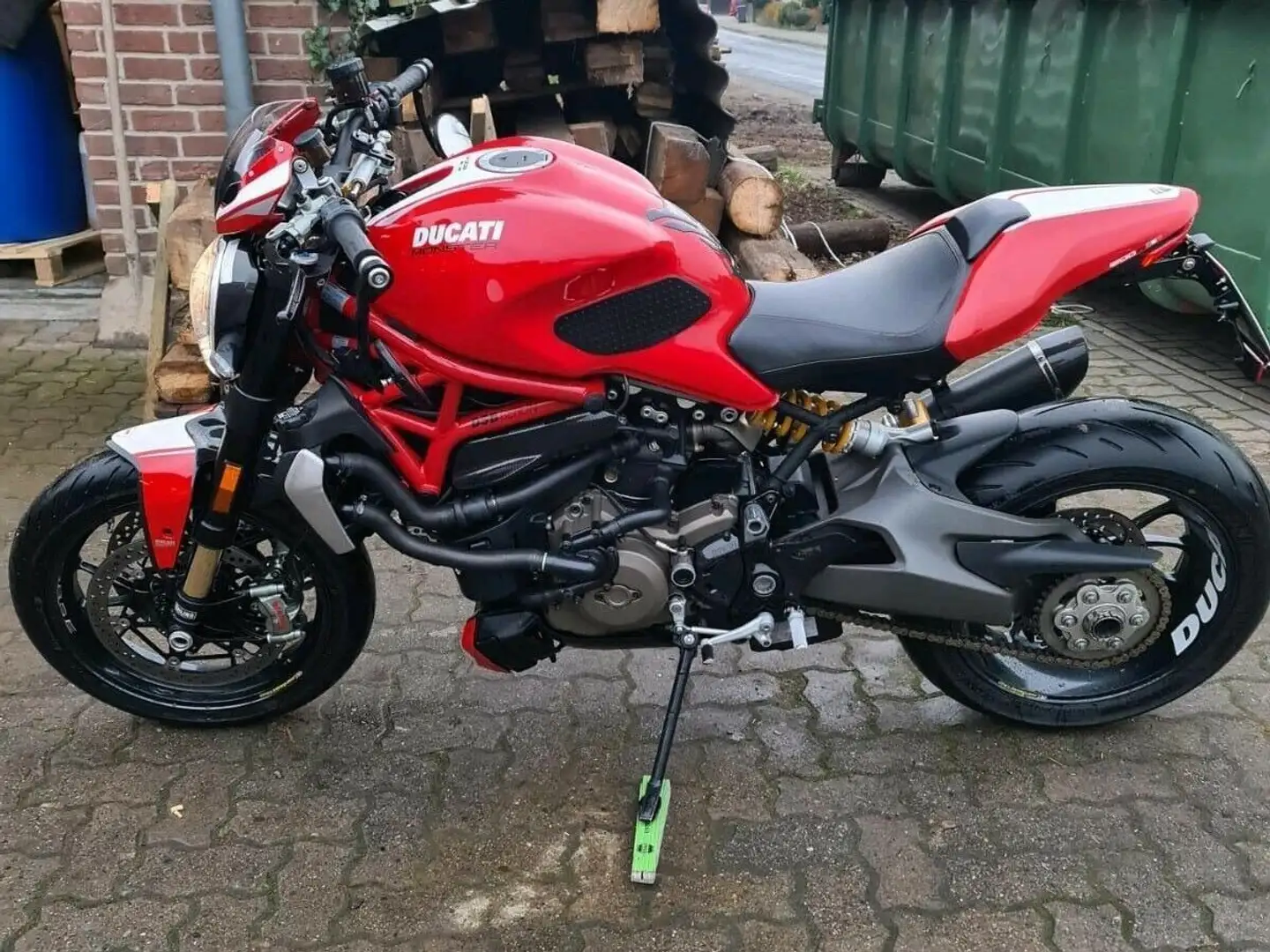 Ducati Monster 1200 R Rot - 2
