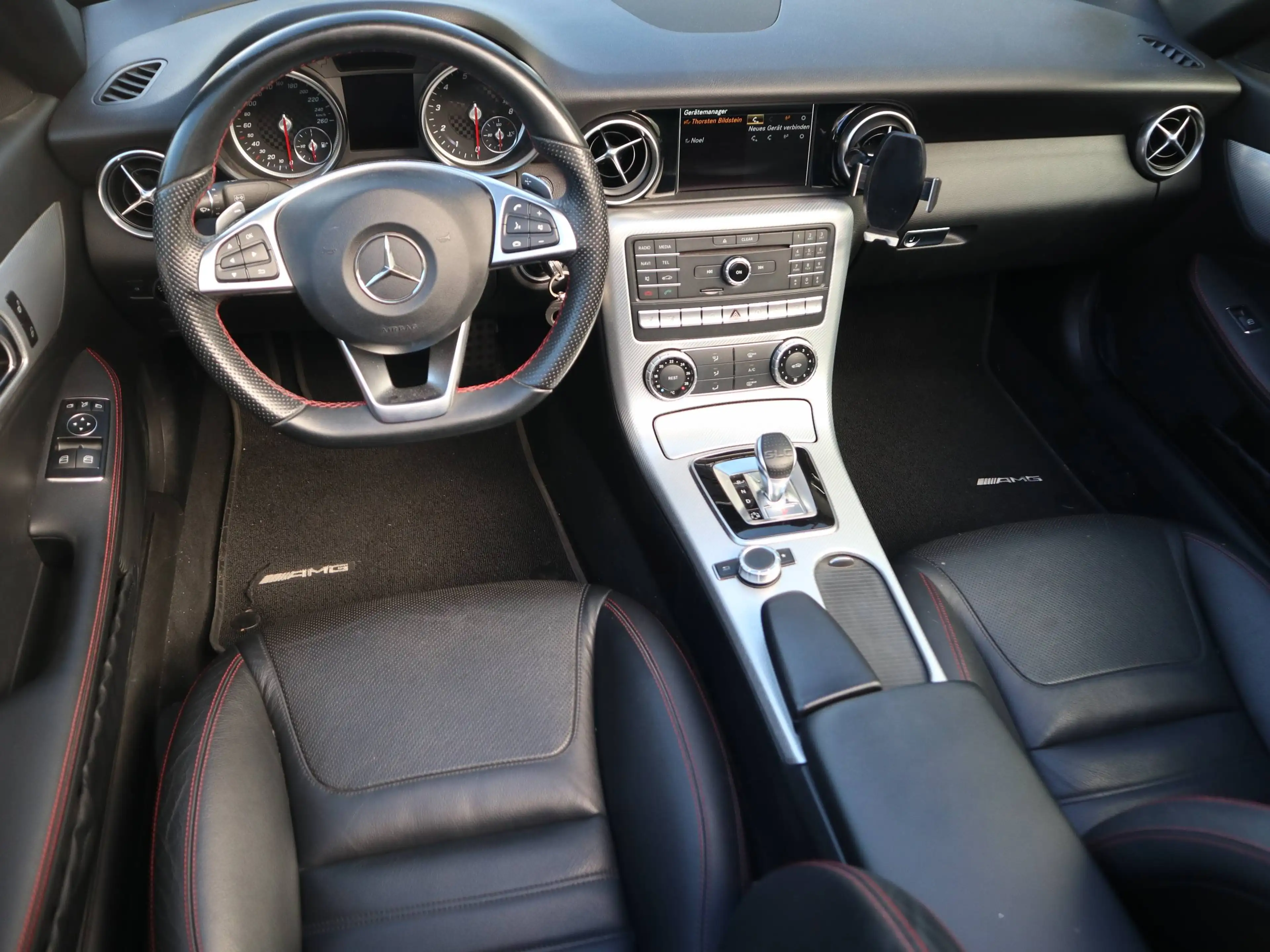 Mercedes-Benz SLC 180 AMG Line 9G LED Navi Kamera Airscarf Pano-Variodach — photo 10