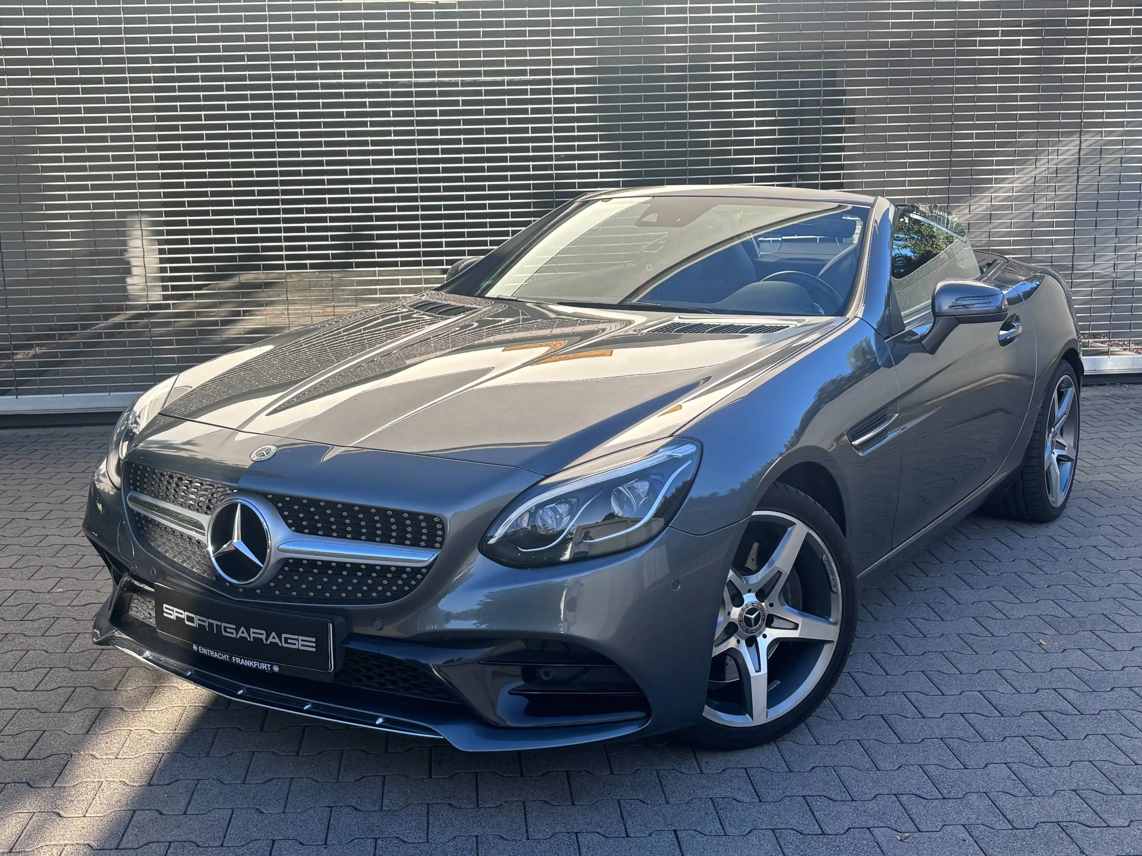 Mercedes-Benz SLC 180 AMG Line 9G LED Navi Kamera Airscarf Pano-Variodach