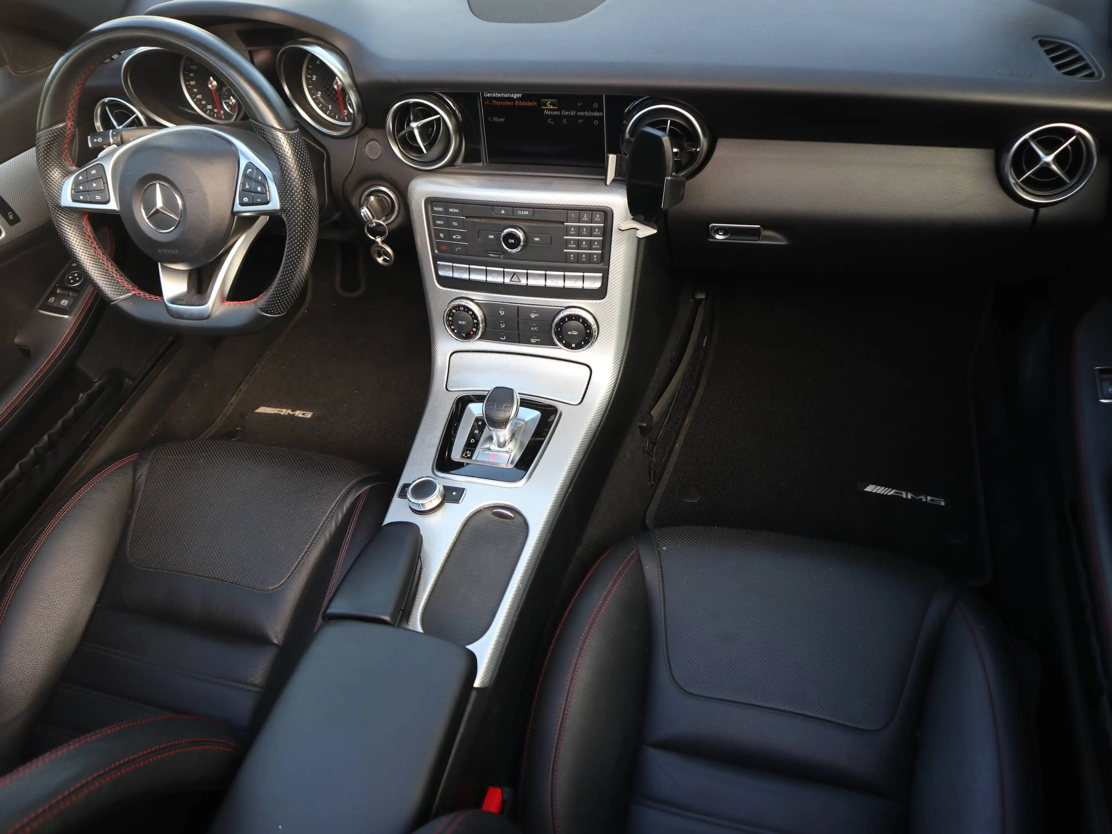 Mercedes-Benz SLC 180 AMG Line 9G LED Navi Kamera Airscarf Pano-Variodach — photo 8