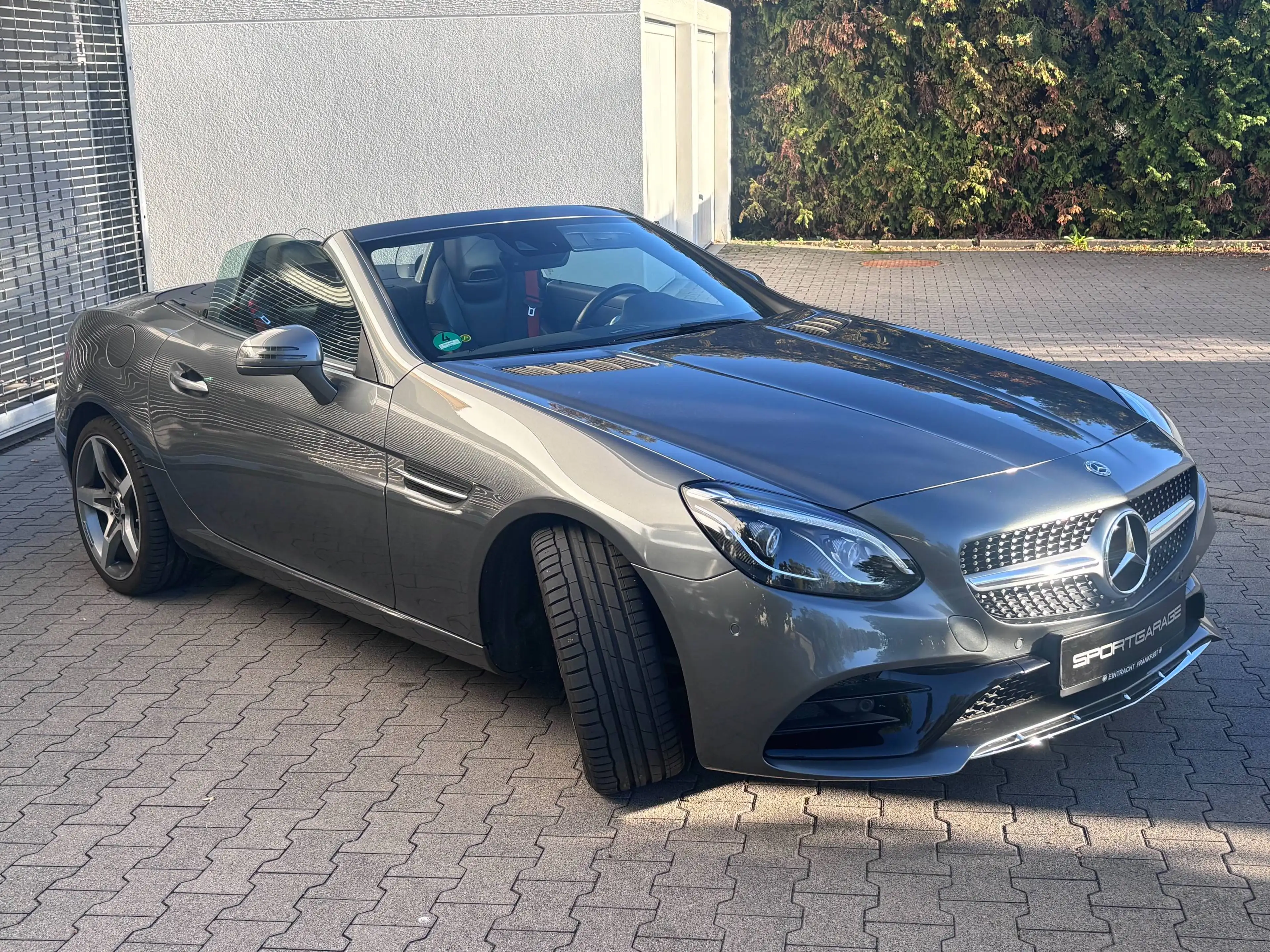 Mercedes-Benz SLC 180 AMG Line 9G LED Navi Kamera Airscarf Pano-Variodach — photo 2