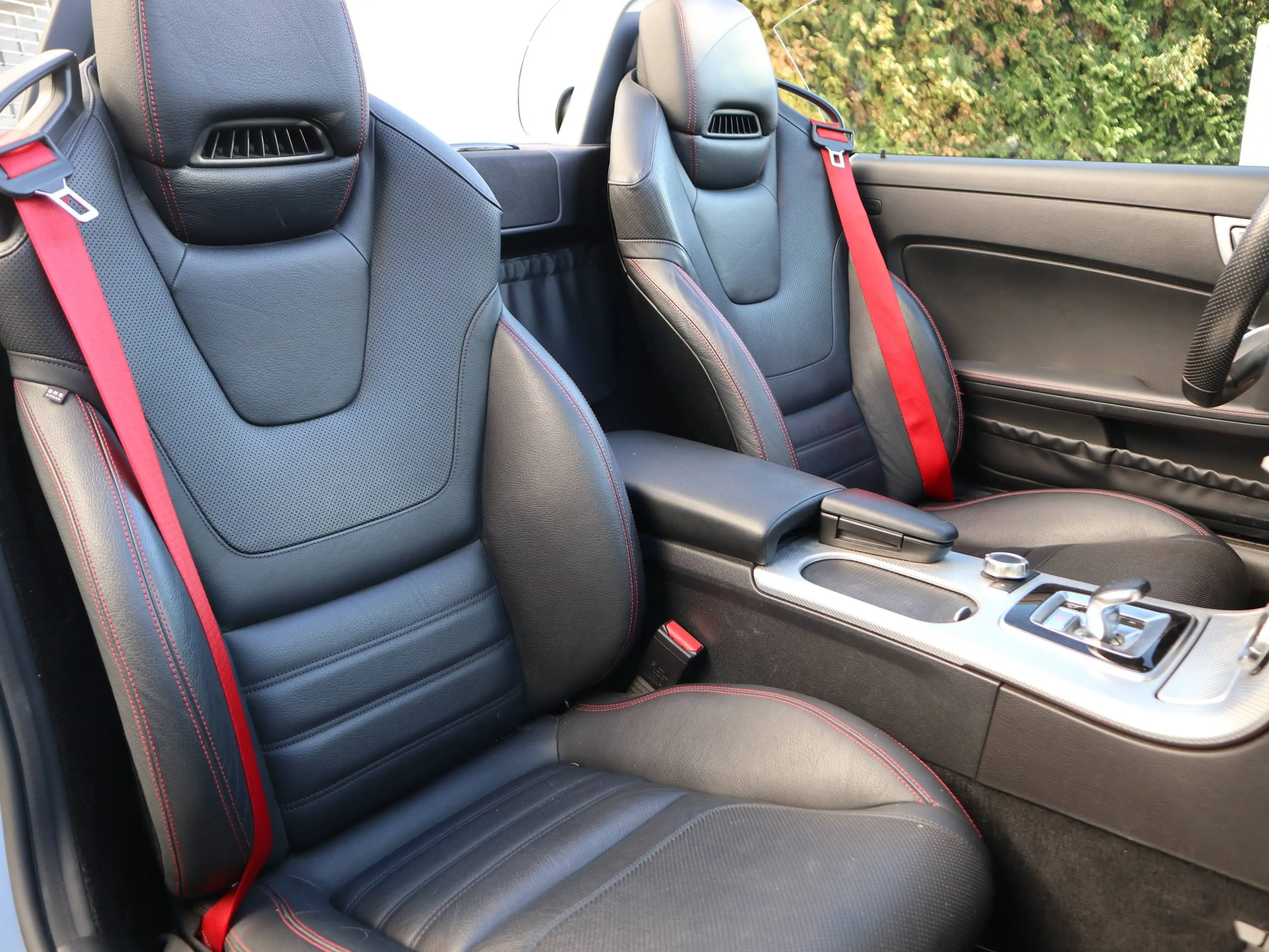 Mercedes-Benz SLC 180 AMG Line 9G LED Navi Kamera Airscarf Pano-Variodach — photo 12