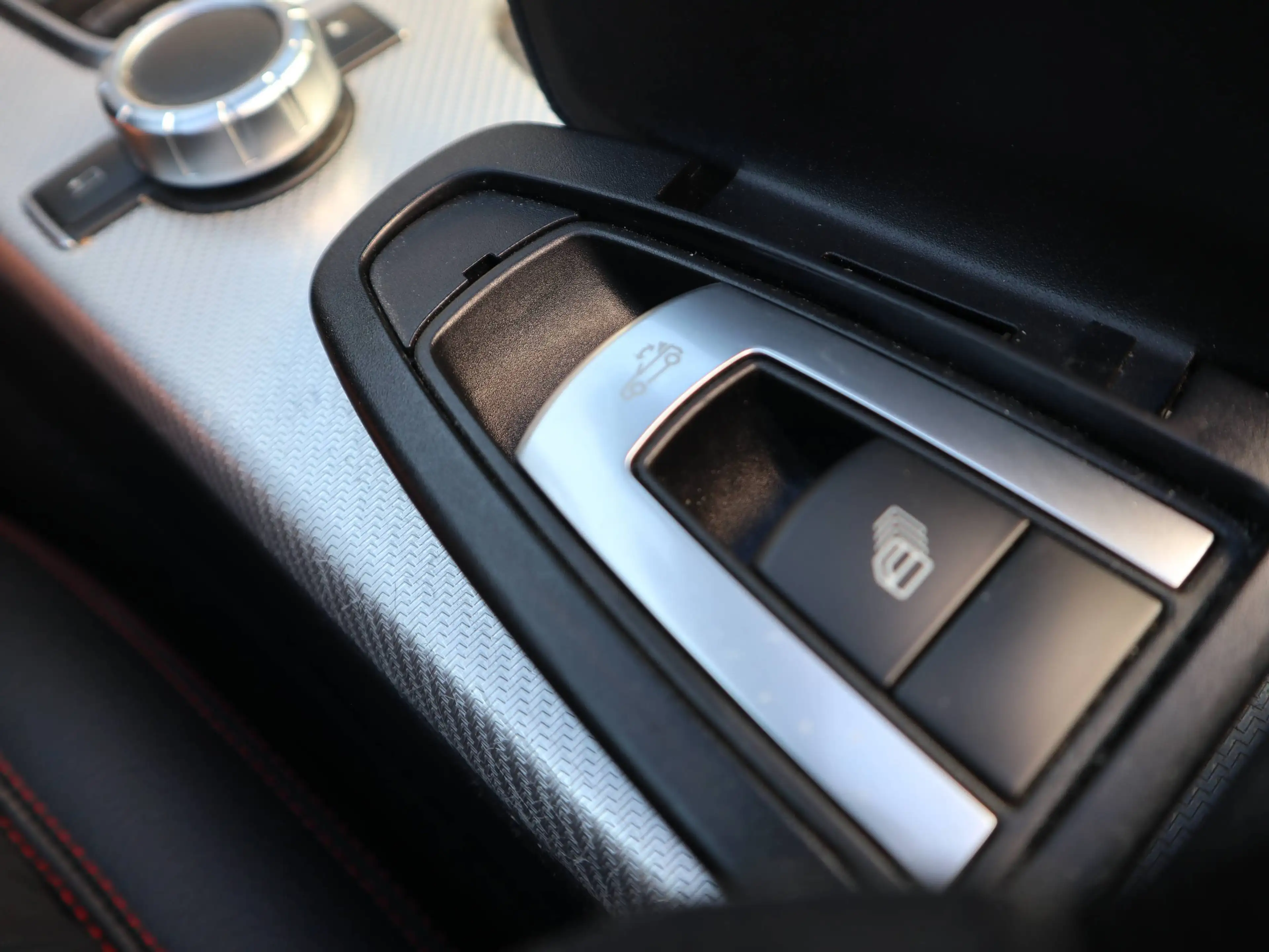 Mercedes-Benz SLC 180 AMG Line 9G LED Navi Kamera Airscarf Pano-Variodach — photo 15