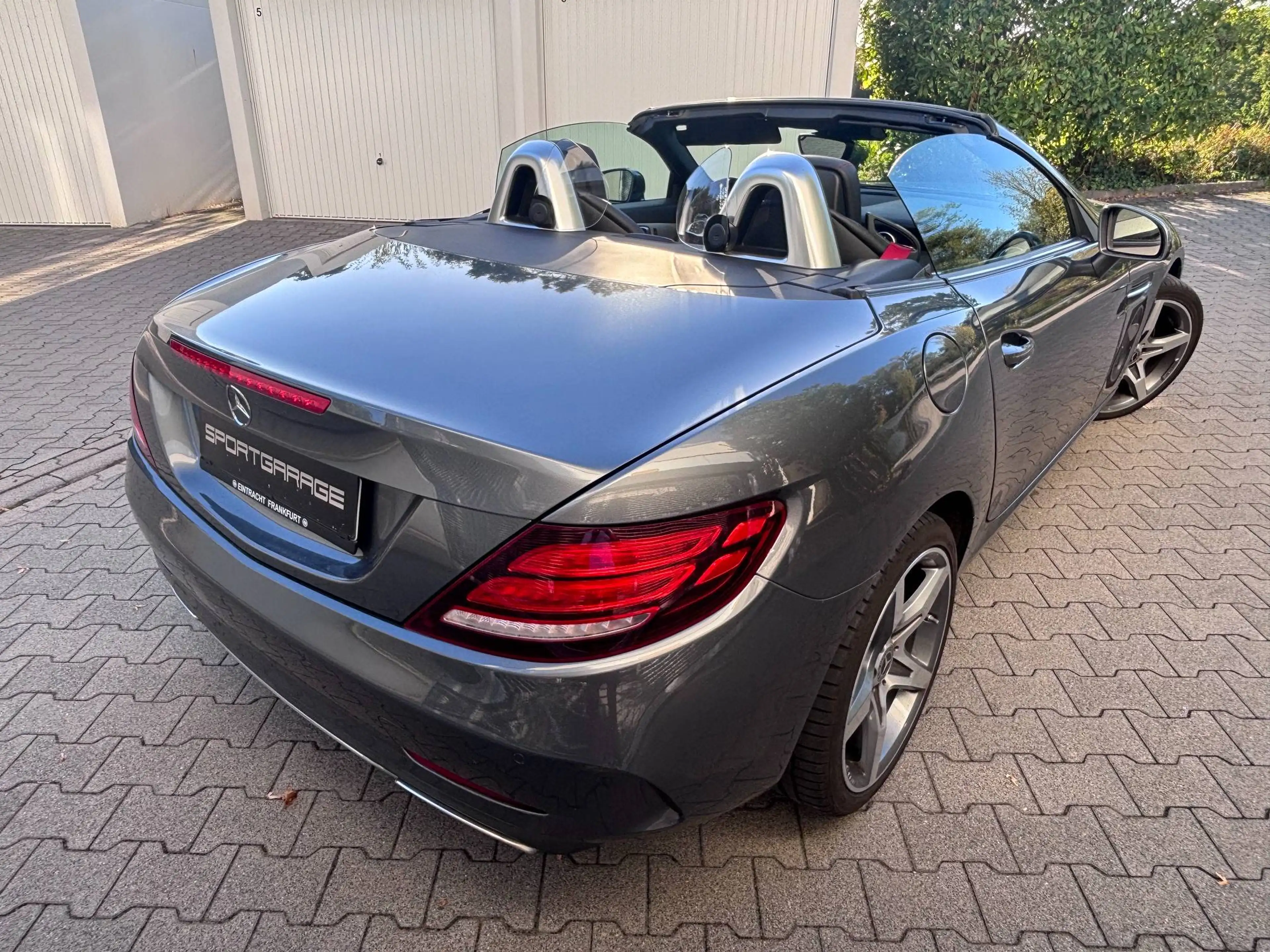 Mercedes-Benz SLC 180 AMG Line 9G LED Navi Kamera Airscarf Pano-Variodach — photo 4