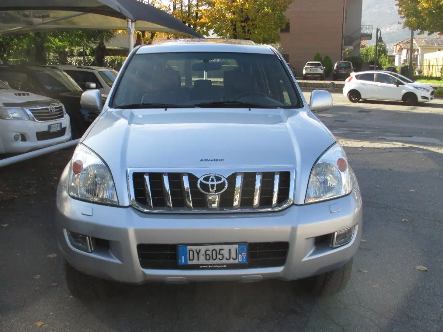 Toyota Land Cruiser 8 POSTI 3.0 D-4D 16V cat 5 porte aut. Wagon Argento - 2