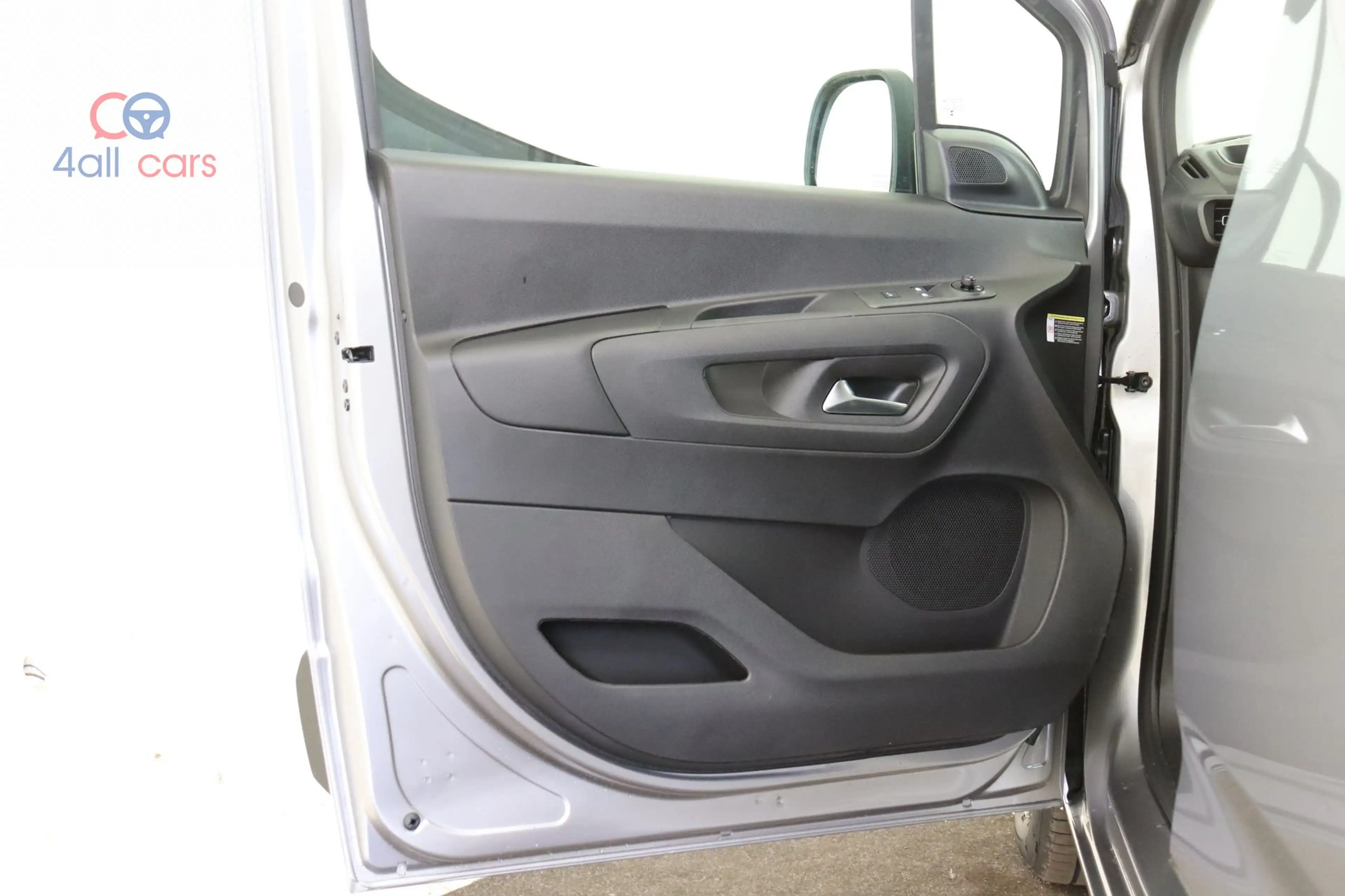 Peugeot Partner 3345 Light L1 Airco Cruise PDC CAM BT USB 650Kg 1.5BlueHDi S&S — photo 8