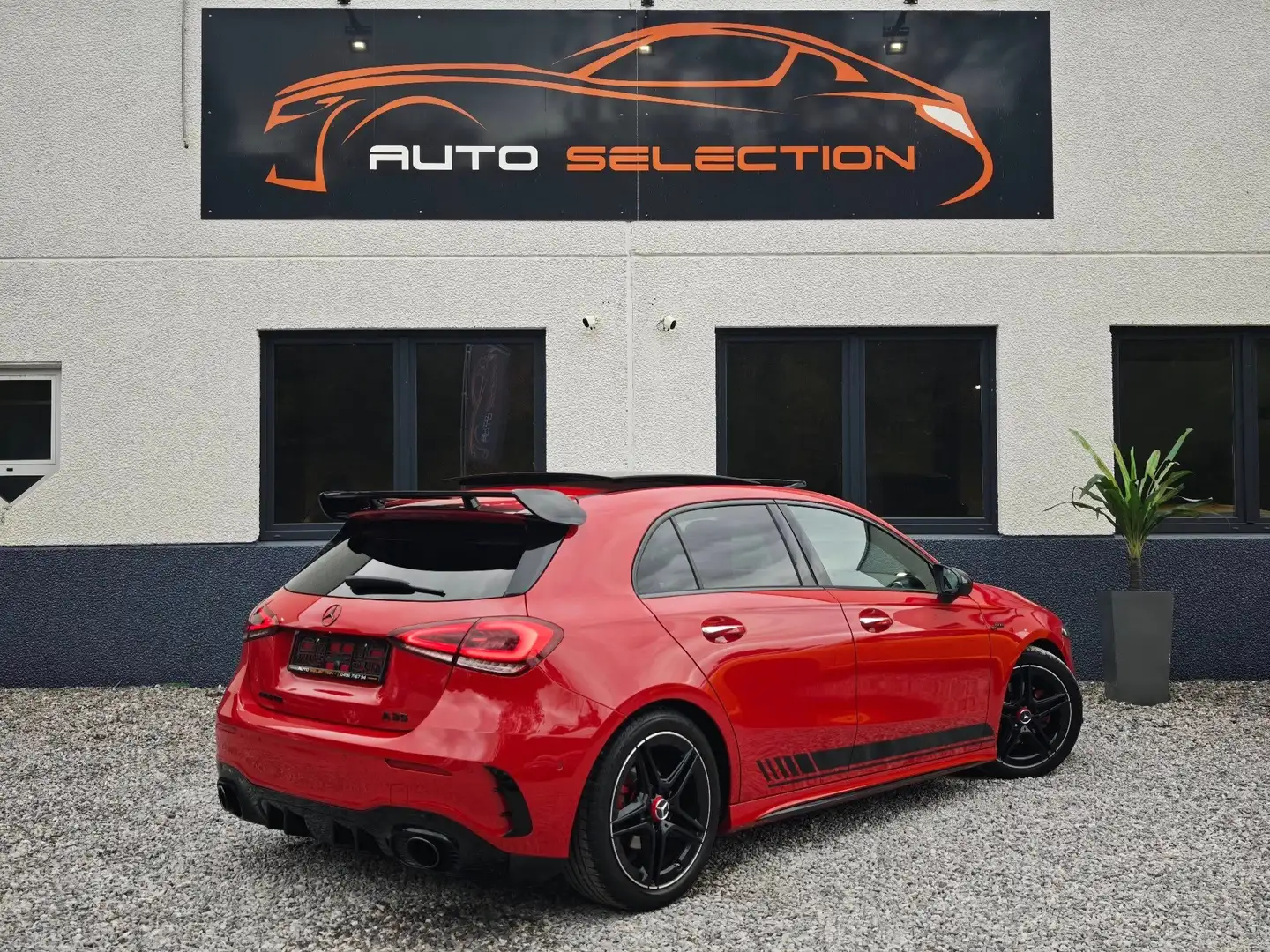 Mercedes-Benz A 180 7G TRONIC - AMG | LOOK A35 | TOIT PANO | MULTIBEAM Rouge - 2