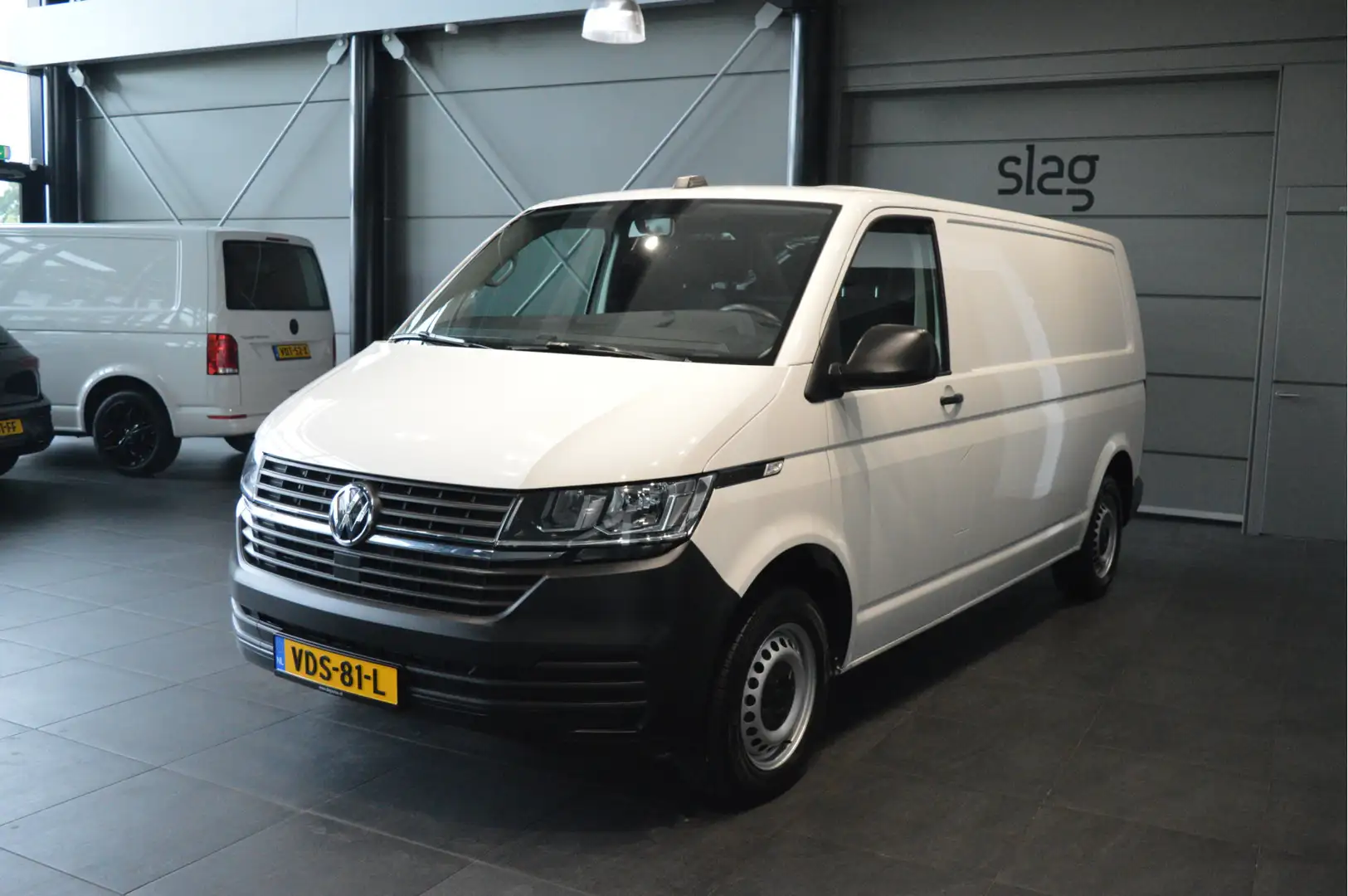 Volkswagen T6.1 Transporter 2.0 TDI L2H1 28 airco navi trekhaak 150 pk !! Wit - 2