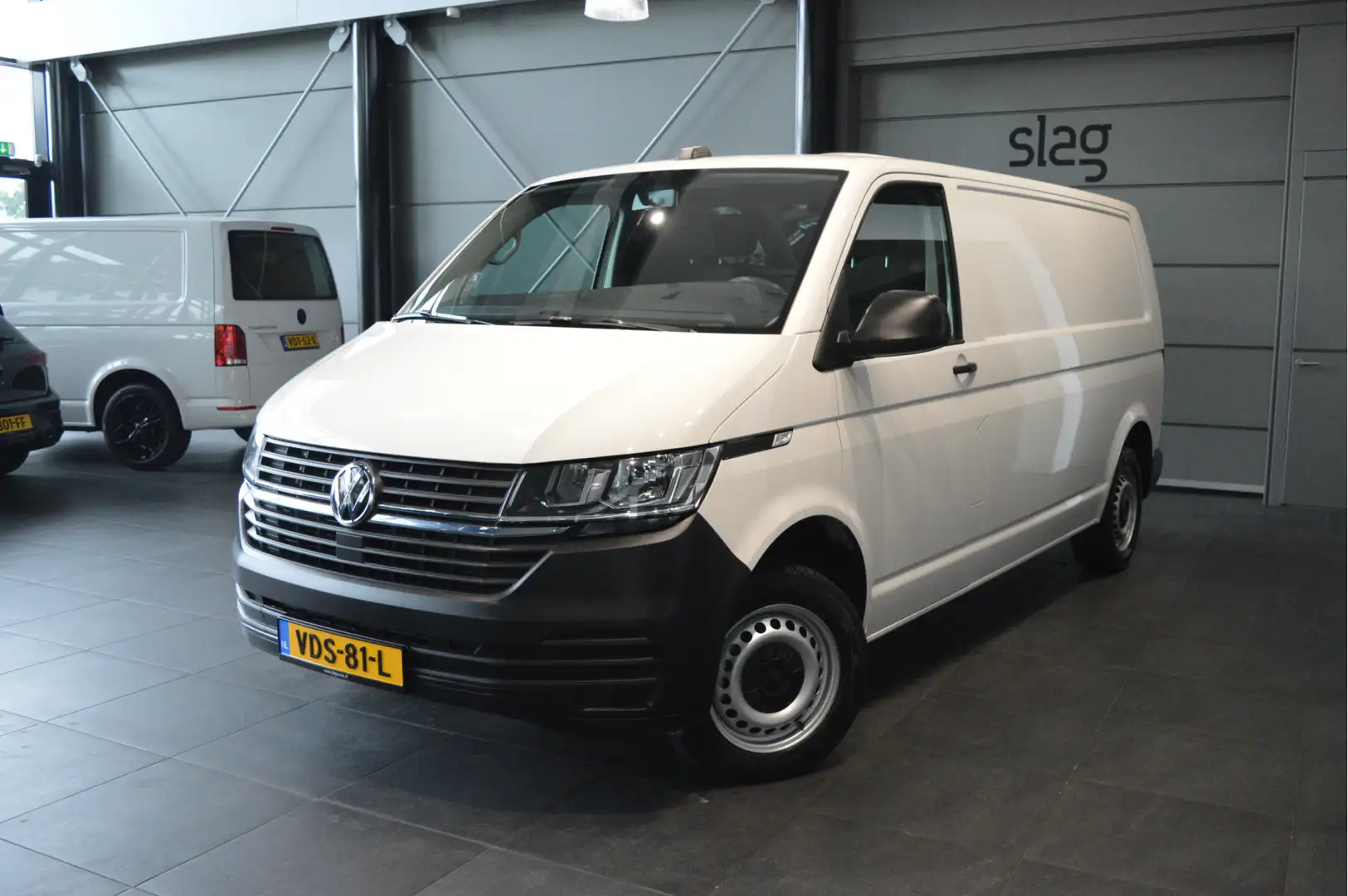 Volkswagen T6.1 Transporter 2.0 TDI L2H1 28 airco navi trekhaak 150 pk !! Wit - 1