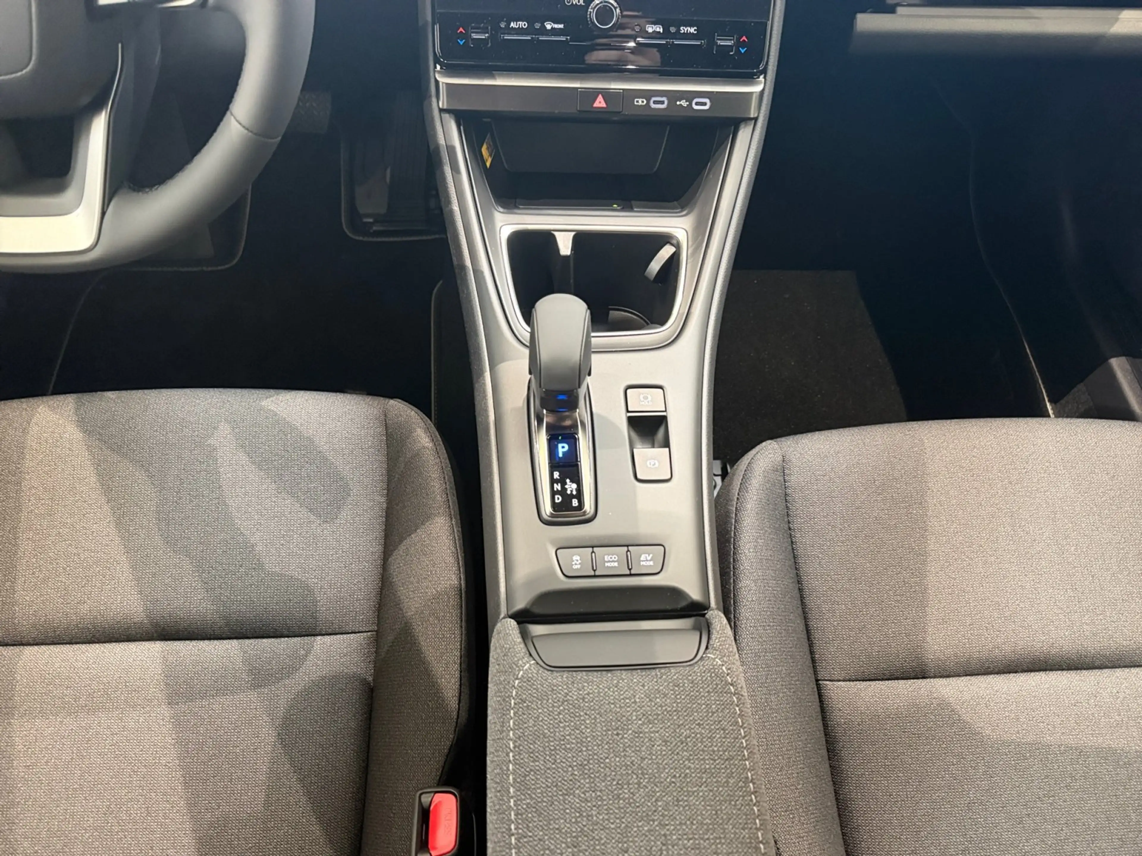 Lexus LBX 1.5 Hybrid Komfortpaket Kamera+Navi+SHZ+LM — photo 12