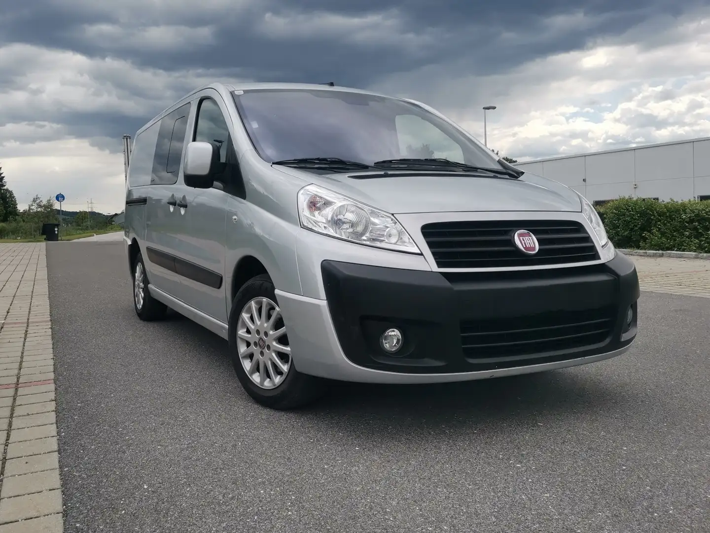 Fiat Scudo Panorama L2H1 CAMPERVAN 2,0 16V DPF Executive Gris - 1