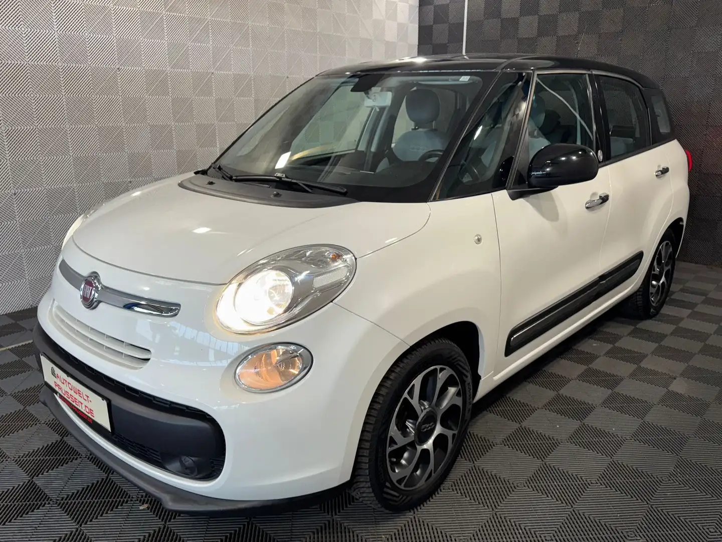 Fiat 500L *LOUNGE*TEMPO-TOUCH-R.KAM-BLUETOOTH-PDC-KLMA Schwarz - 2