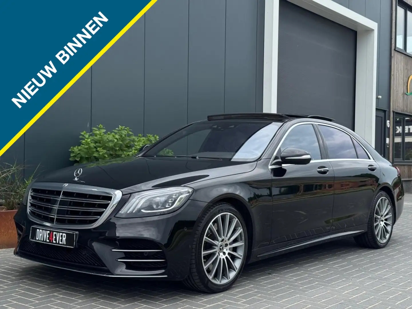 Mercedes-Benz S 560 L. Prem.Plus FULL PANO CAMERA NAVI CHAUFFEURSPAKKE Zwart - 1