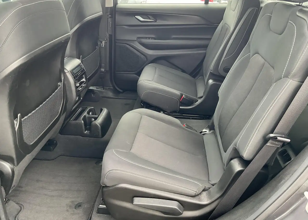 Jeep Grand Cherokee photo Jeep Grand Cherokee