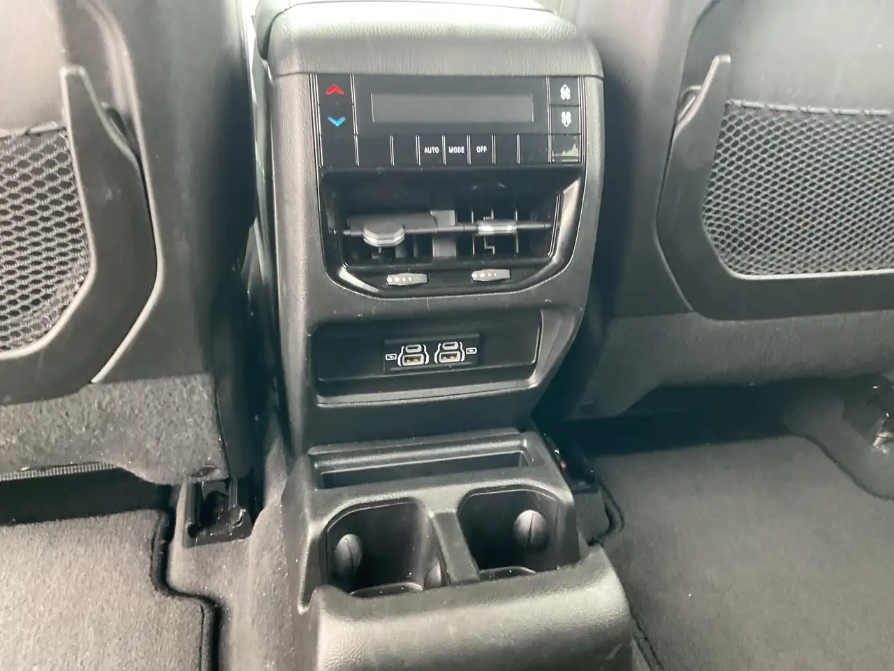 Jeep Grand Cherokee photo Jeep Grand Cherokee