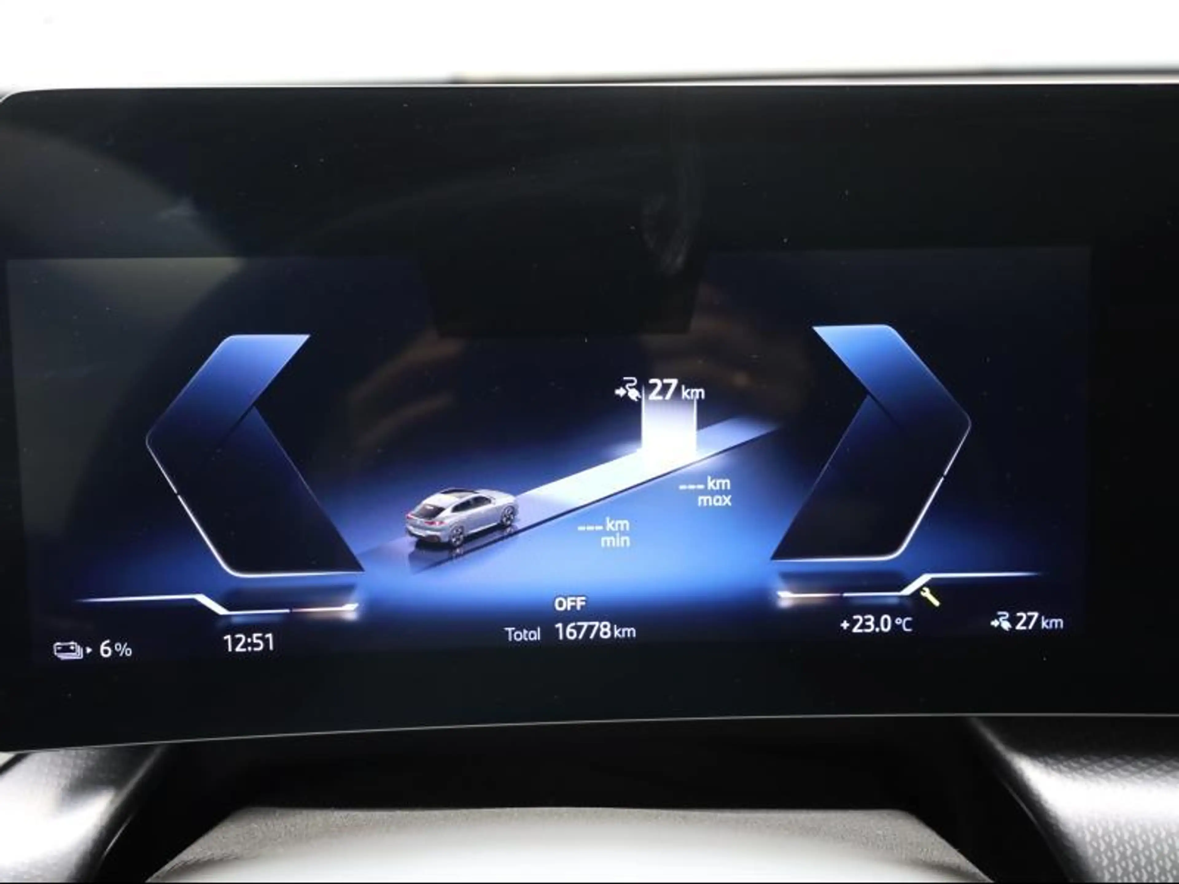 BMW iX2 eDrive 20 - M Pack — photo 10