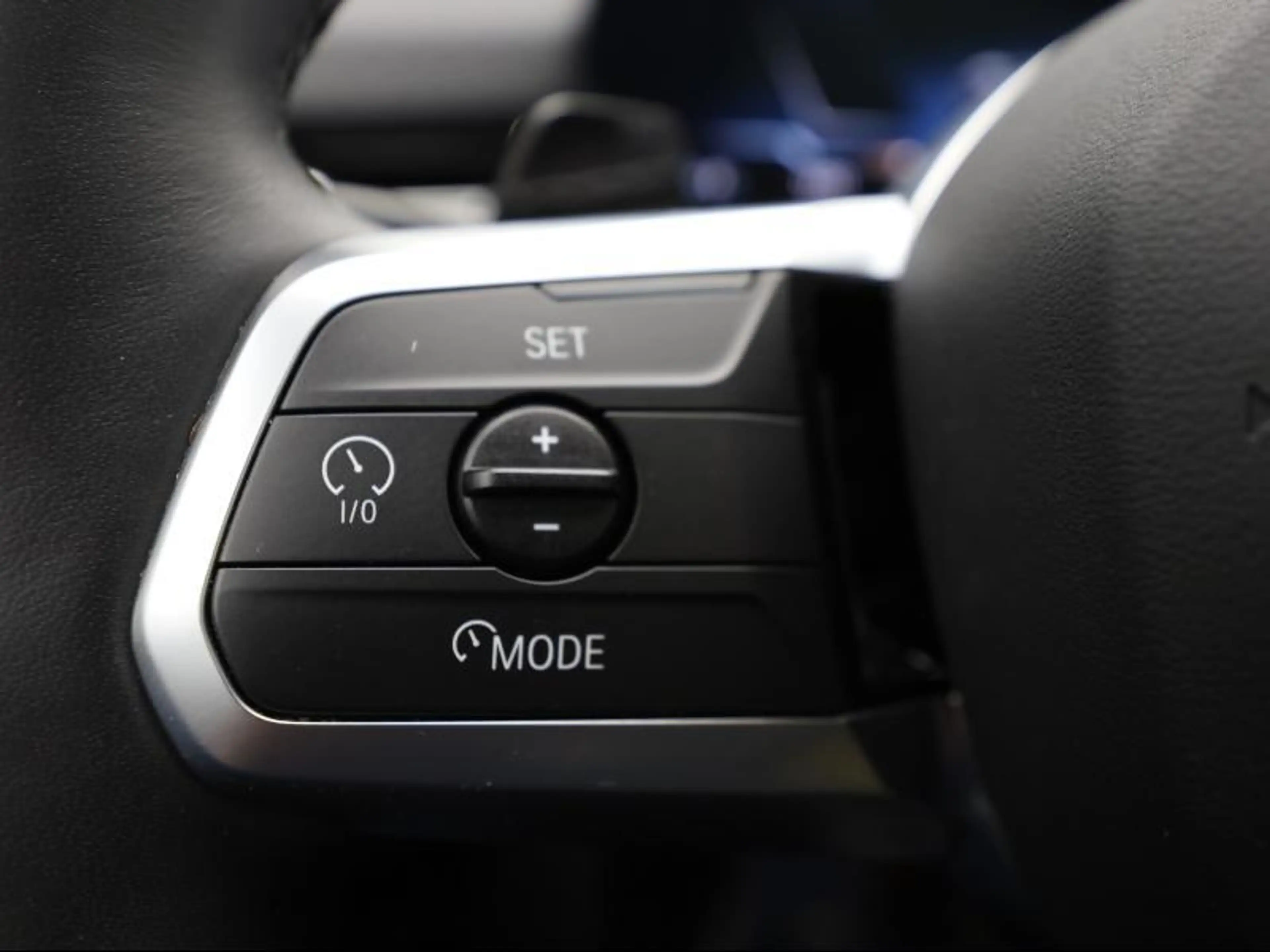 BMW iX2 eDrive 20 - M Pack — photo 11