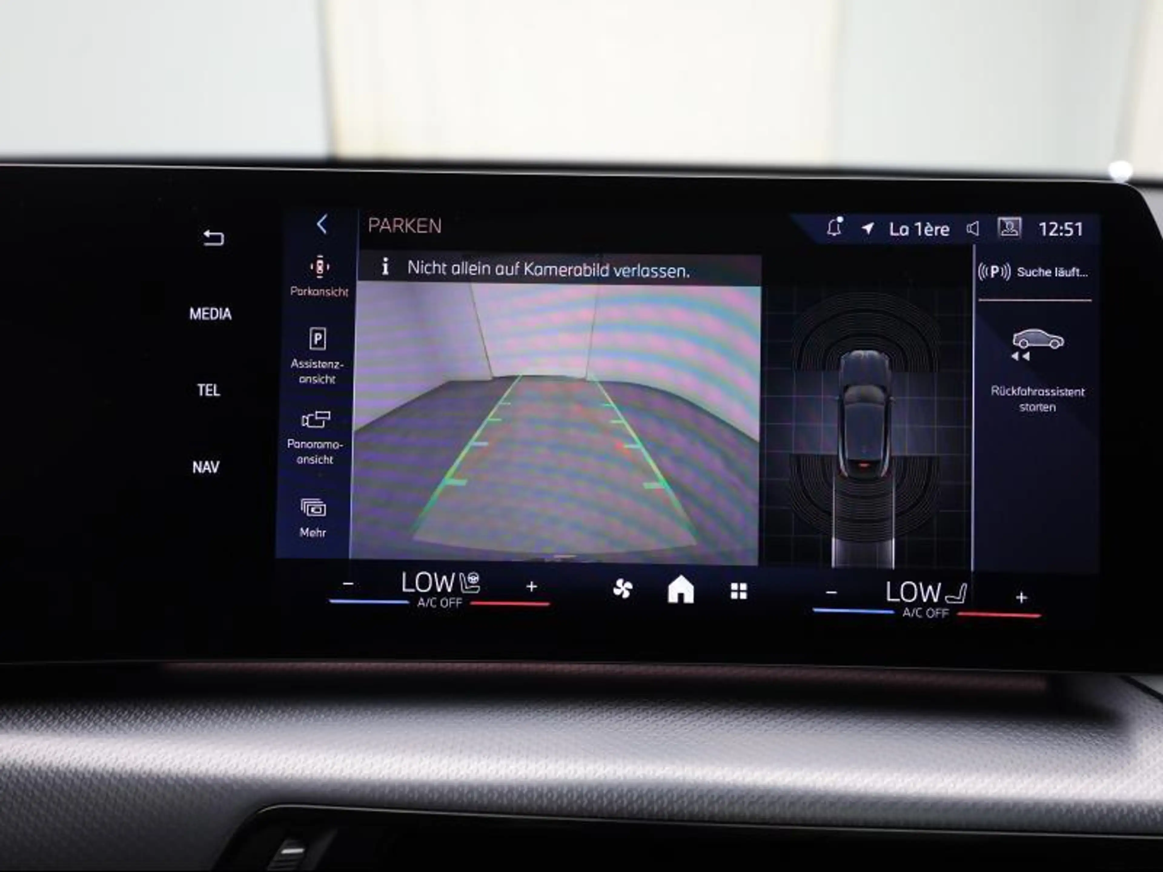 BMW iX2 eDrive 20 - M Pack — photo 15