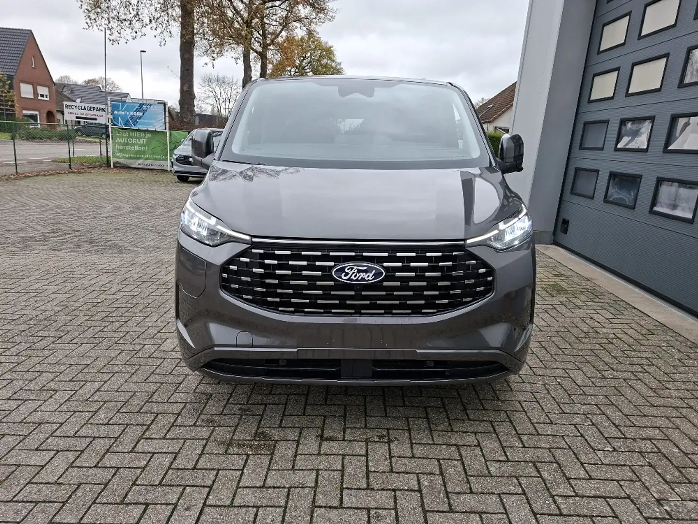 Ford Tourneo Custom Titanium-X L2 PHEV vol leder 8 zit 19" 232PK Grijs - 2