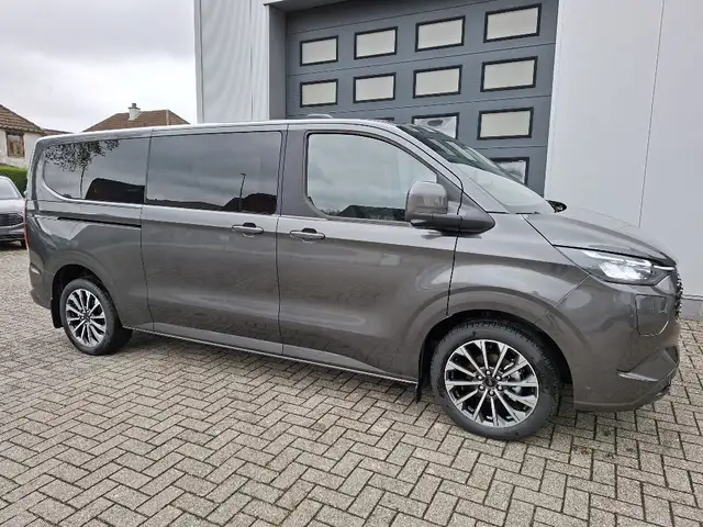 Ford Tourneo Custom Titanium-X L2 PHEV vol leder 8 zit 19" 232PK