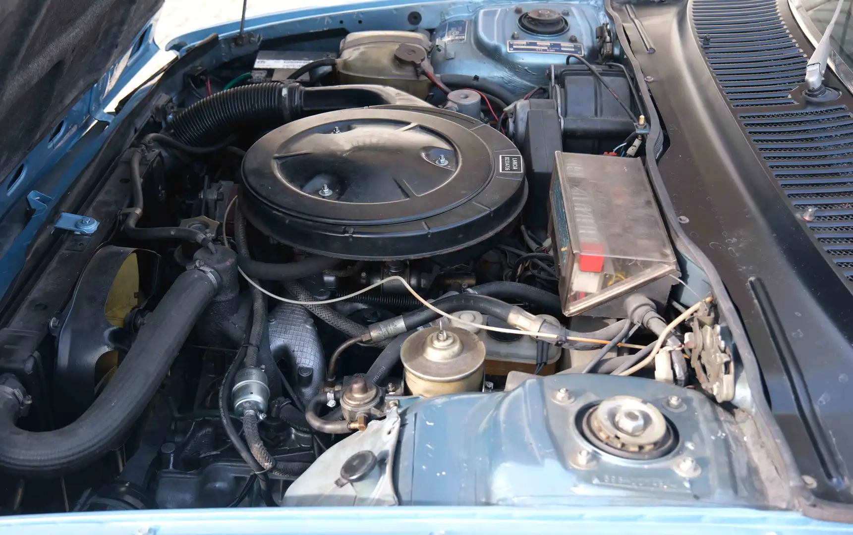 Lancia 2500 Gamma Coupe - service neu Синій - 2