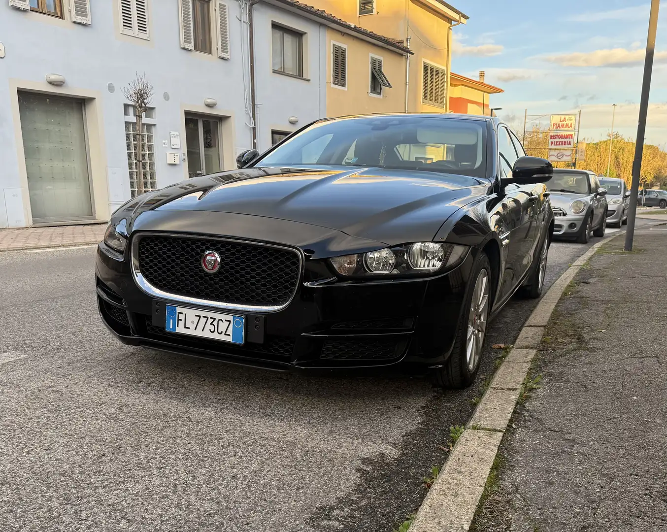 Jaguar XE 2.0d i4 Pure awd 180cv auto my18 - 1
