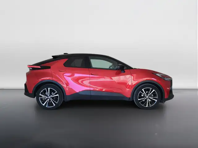 Toyota C-HR view 4